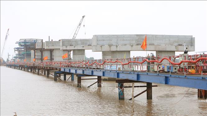 Công trường cầu Đại Ngãi 2 tại Sóc Trăng. Ảnh: Tuấn Phi - TTXVN