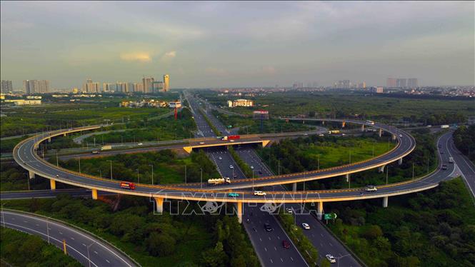 Nút giao thông đầu tuyến đường cao tốc Hà Nội - Hải Phòng thuộc huyện Gia Lâm. Ảnh: Vũ Sinh - TTXVN