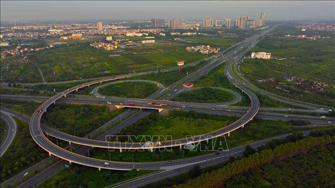 Nút giao thông đầu tuyến đường cao tốc Hà Nội - Hải Phòng. Ảnh: Vũ Sinh - TTXVN