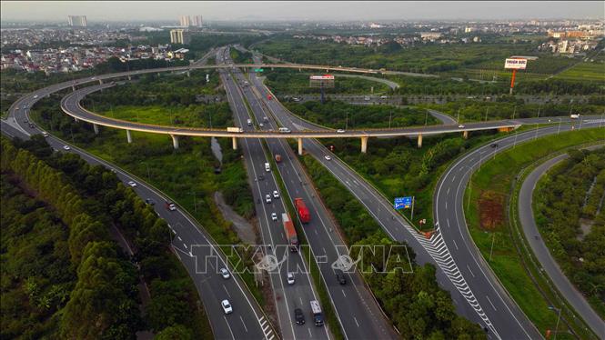 Nút giao thông đầu tuyến đường cao tốc Hà Nội - Hải Phòng. Ảnh: Vũ Sinh - TTXVN
