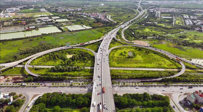 Nút giao giữa QL5 với QL1, đây là tuyến đường giao thông huyết mạch kết nối giữa thủ đô Hà Nội với các tỉnh thuộc vùng Đông Bắc đi qua huyện Gia Lâm. Ảnh: Vũ Sinh - TTXVN