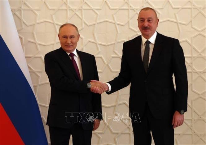 Tổng thống Nga Vladimir Putin (trái) và Tổng thống Azerbaijan Ilham Aliyev tại cuộc gặp ở Baku, Azerbaijan, ngày 19/8/2024. Ảnh: Getty Images/TTXVN
