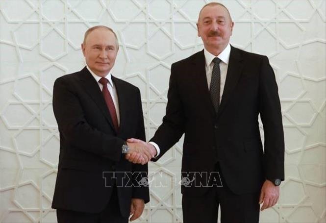 Tổng thống Nga Vladimir Putin (trái) và Tổng thống Azerbaijan Ilham Aliyev tại cuộc gặp ở Baku, Azerbaijan, ngày 19/8/2024. Ảnh: Getty Images/TTXVN