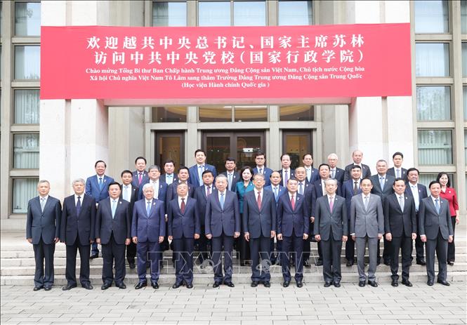Party General Secretary and President To Lam visits the Central Party School of the Communist Party of China in Beijing on August 20. VNA Photo: Trí Dũng