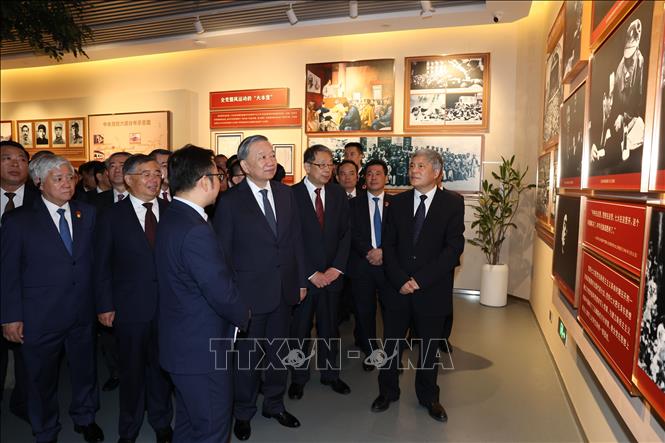 Party General Secretary and President To Lam visits the Central Party School of the Communist Party of China in Beijing on August 20. VNA Photo: Trí Dũng