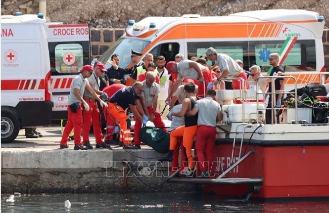 Italy tiếp tục tìm kiếm người mất tích trong vụ lật du thuyền - Ảnh thời sự  quốc tế - Văn hóa xã hội - Thông tấn xã Việt Nam (TTXVN)