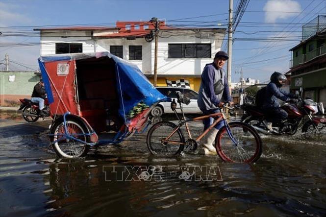 Ngập lụt sau mưa lớn tại Chalco, Mexico ngày 20/8/2024. Ảnh: Getty Images/TTXVN