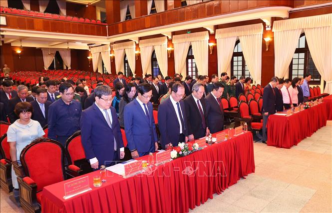 Lãnh đạo Đảng, Nhà nước với các học viên dành một phút mặc niệm tưởng nhớ cố Tổng Bí thư Nguyễn Phú Trọng. Ảnh: Văn Điệp - TTXVN