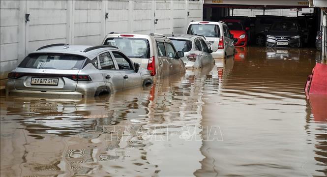 Cảnh ngập lụt sau những trận mưa lớn tại Guwahati, Ấn Độ. Ảnh: ANI/TTXVN
