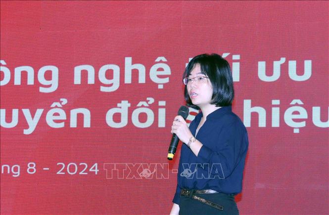 Bà Đào Thị Hồng Lê, Giám đốc Tokyo Tech Lab Việt Nam, trình bày tham luận thúc đẩy chuyển đổi số bằng nền tảng công nghệ tối ưu. Ảnh: Xuân Khu-TTXVN