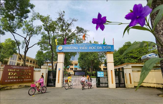 Sau những ngày hè, trường Tiểu học Đa Tốn rộn ràng, náo nức chuẩn bị đón năm học mới. Ảnh: Thanh Tùng - TTXVN