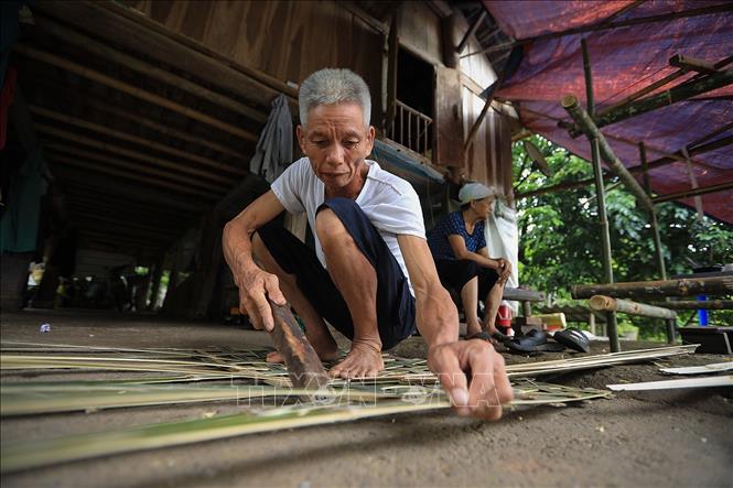 Người dân xóm Lũy Ải vẫn giữ những phong tục, tập quán trong sinh hoạt hằng ngày. Ảnh: Trọng Đạt-TTXVN