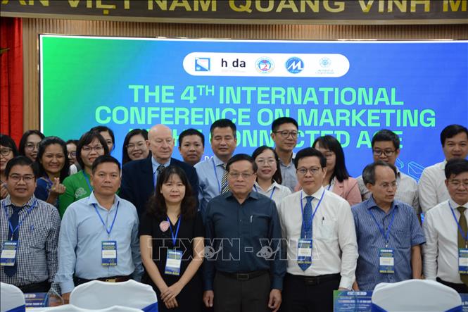 Các chuyên gia, nhà khoa học tham dự hội thảo. Ảnh: Văn Dũng- TTXVN