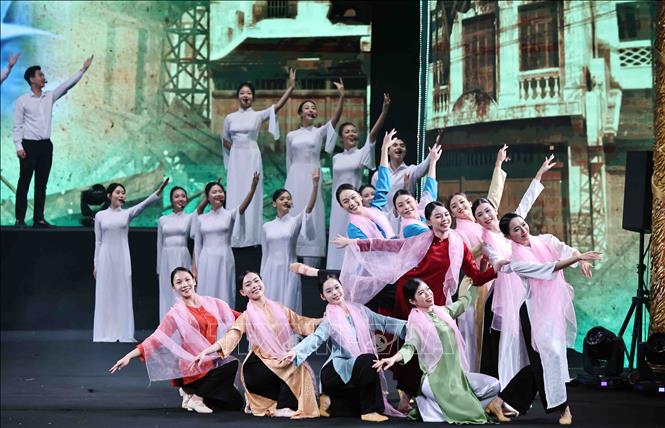 Các tiết mục nghệ thuật đặc sắc trong Chương trình giao lưu nghệ thuật “Sao Độc lập”. Ảnh: Minh Đức - TTXVN