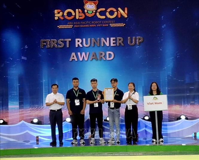 Vietnam 1 team earns the runner-up title. VNA Photo: Đức Hiếu