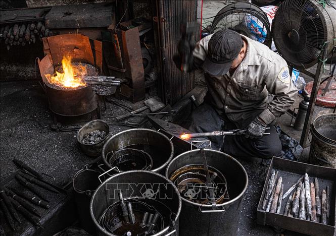 70 năm Giải phóng Thủ đô: Người cuối cùng giữ lửa bễ rèn ở phố cổ Hà ...