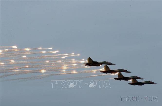 Không quân Việt Nam được trang bị dòng máy bay tiêm kích hiện đại Su-30MK2, hiện thực hóa chủ trương tiến thẳng lên hiện đại. Ảnh: Lâm Khánh - TTXVN