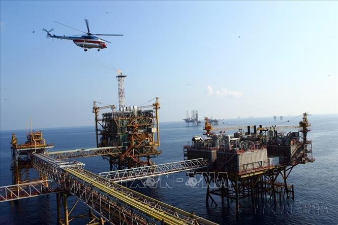 Liên doanh Việt - Nga Vietsovpetro (Tập đoàn Dầu khí Việt Nam) là đơn vị hoạt động hiệu quả nhất trong tìm kiếm thăm dò và khai thác dầu khí, có đóng góp to lớn cho nền kinh tế Việt Nam. Ảnh: Huy Hùng - TTXVN