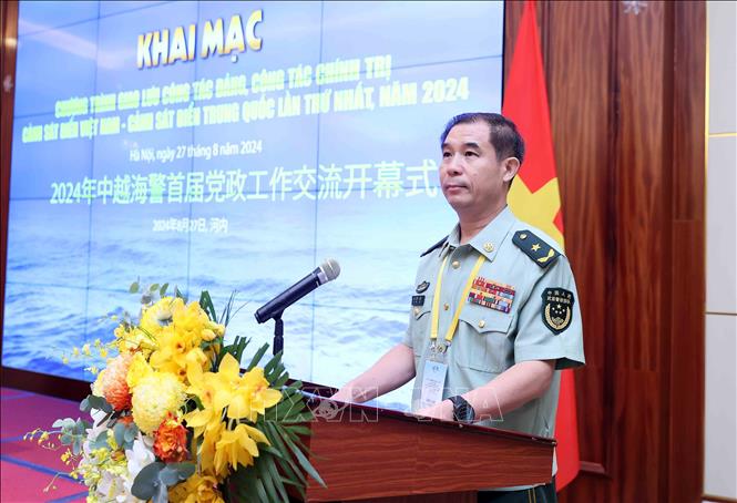 Major General Liu Houjie, Deputy Political Commissar of the CCG, addresses the exchange. VNA Photo: An Đăng 
