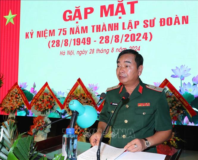 Thiếu tướng Trương Mạnh Dũng, Tư lệnh Quân đoàn 12 phát biểu chào mừng.  Ảnh: Trọng Đức - TTXVN