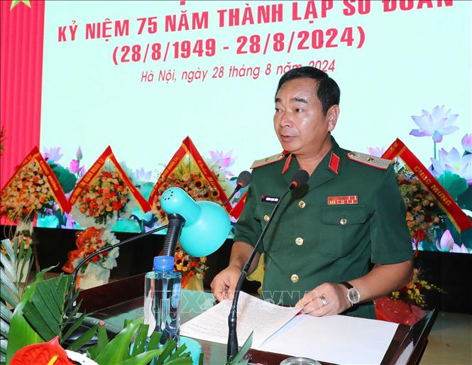 Thiếu tướng Trương Mạnh Dũng, Tư lệnh Quân đoàn 12 phát biểu chào mừng.  Ảnh: Trọng Đức - TTXVN