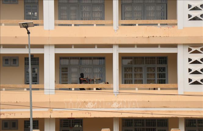 Tình huống giả định là nhóm khủng bố tổ chức chiếm Đài phát thanh truyền hình tỉnh D, từ đó bắt giữ con tin và kêu gọi người dân biểu tình, lật đổ chính quyền. Ảnh: Tuấn Anh – TTXVN