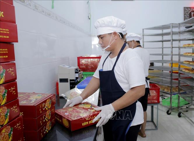 Cơ sở sản xuất bánh Trung thu ở thị trấn Long Điền, huyện Long Điền. Ảnh: Hoàng Nhị - TTXVN