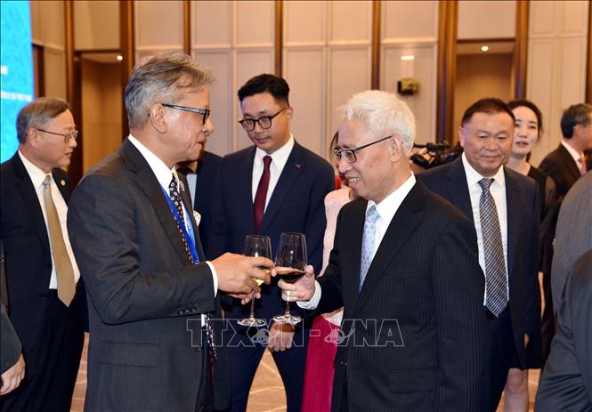 International friends congratulates Vietnamese Ambassador Pham Sao Mai on the National Day of Vietnam. VNA Photo: Thành Dương