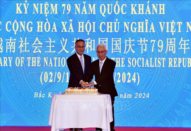 Vietnamese Ambassador Pham Sao Mai and Chinese Deputy Foreign Minister Chen Xiaodong. VNA Photo: Thành Dương