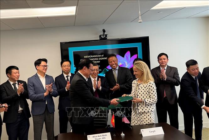 Lễ ký kết MOU hợp tác giữa Cargill US và Công ty Khai Anh Bình Thuận, Việt Nam tại trụ sở Hội đồng kinh doanh Mỹ-ASEAN (USABC). Ảnh: Kiều Trang, PVTTXVN tại Washington D.C