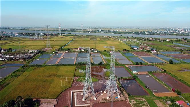 Đoạn đường dây thuộc dự án 500kV Nhà máy Nhiệt điện Nam Định 1 – Thanh Hóa có chiều dài khoảng 74,4 km hoàn thành ngày 30/6/2024. Ảnh: Huy Hùng – TTXVN
