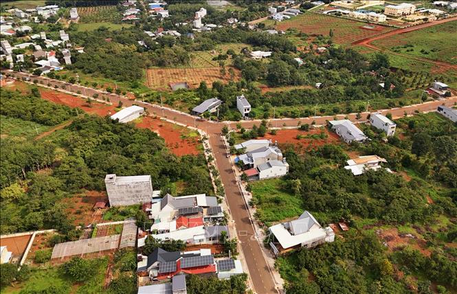 Hạ tầng đô thị Đức Phong đang phát triển với hệ thống đường nội ô, khu dân cư dần được hoàn thiện. Ảnh: Hồng Đạt - TTXVN