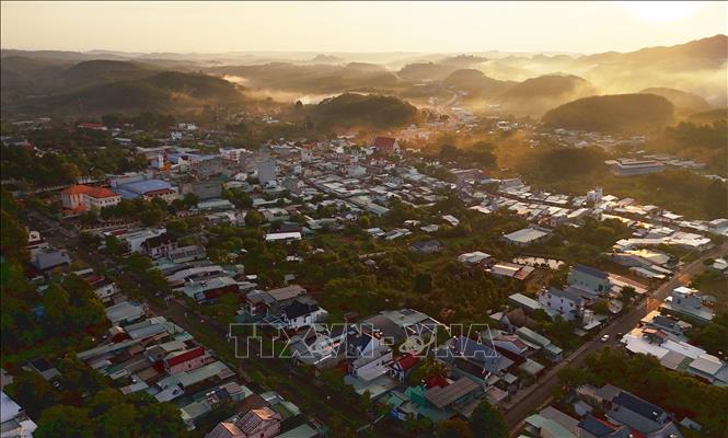 Thị trấn Đức Phong hướng tới đô thị loại IV, tròn nửa thế kỷ sau Ngày giải phóng Bù Đăng 14/12/1974 - 14/12/2024. Ảnh: Hồng Đạt - TTXVN