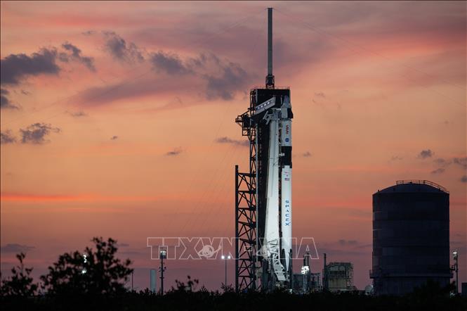 (Tư liệu) Tên lửa đẩy Falcon 9 của SpaceX trên bệ phóng tại Trung tâm vũ trụ Kennedy ở Florida, Mỹ. Ảnh: THX/TTXVN