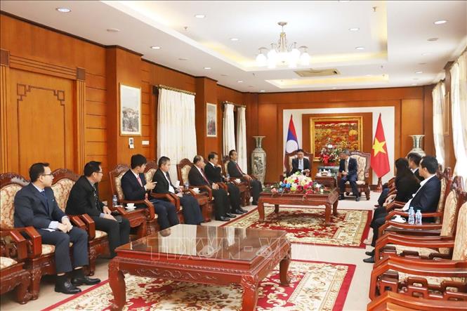 Đoàn Ban Đối ngoại Trung ương Đảng NDCM Lào tới chúc mừng. Ảnh: Xuân Tú - PV TTXVN tại Lào