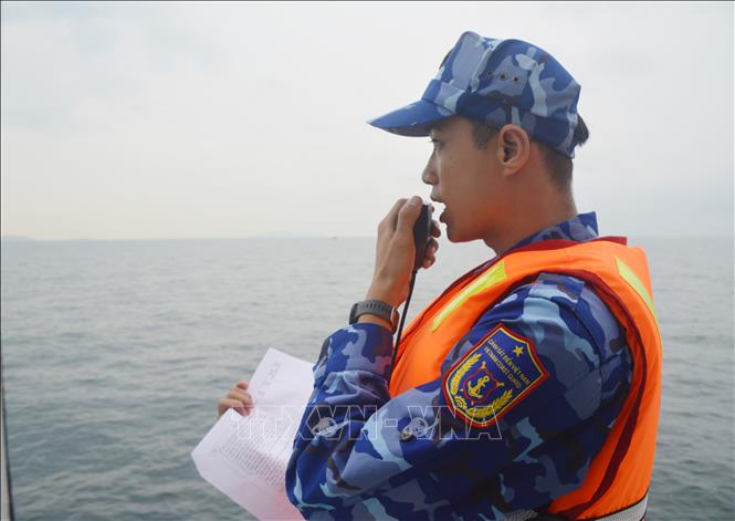 Cảnh sát biển Việt Nam - Trung Quốc tuần tra chung trên vùng biển phía Bắc Vịnh Bắc Bộ. Ảnh: TTXVN