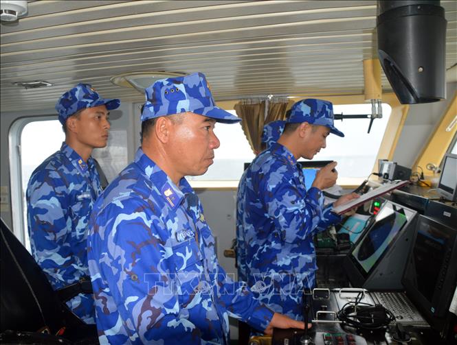 Cảnh sát biển Việt Nam - Trung Quốc tuần tra chung trên vùng biển phía Bắc Vịnh Bắc Bộ. Ảnh: TTXVN