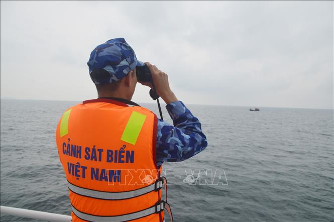 Cảnh sát biển Việt Nam - Trung Quốc tuần tra chung trên vùng biển phía Bắc Vịnh Bắc Bộ. Ảnh: TTXVN