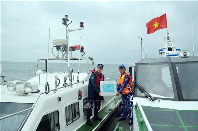 The coast guard forces of Vietnam and China during their third joint patrol. VNA Photo