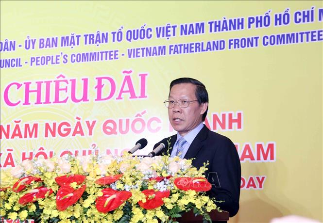 Chủ tịch UBND Thành phố Hồ Chí Minh Phan Văn Mãi phát biểu chào mừng tại buổi chiêu đãi. Ảnh: Xuân Khu-TTXVN
