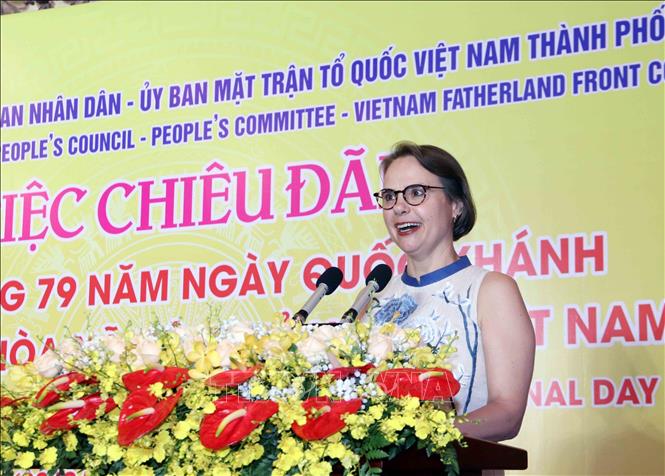 Bà Josefine Wallat, Tổng lãnh sự Đức, Trưởng Lãnh sự đoàn tại Thành phố Hồ Chí Minh phát biểu chúc mừng kỷ niệm 79 năm ngày Quốc khánh Việt Nam. Ảnh: Xuân Khu-TTXVN