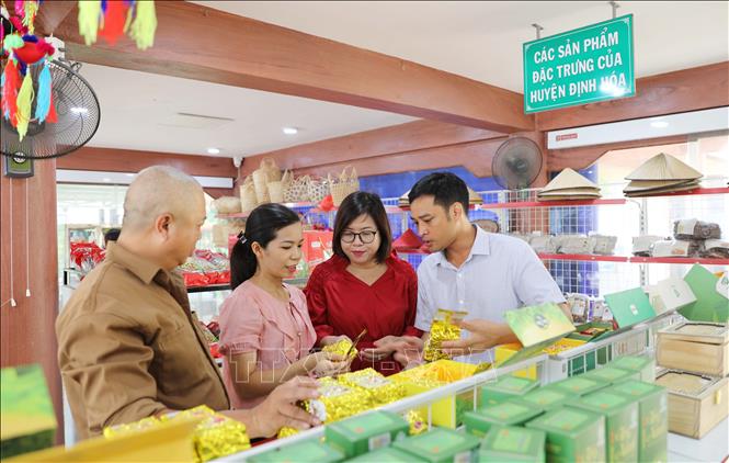 Điểm giới thiệu sản phẩm OCOP tại xã Trung Lương (Định Hóa, Thái Nguyên). Ảnh: Hoàng Nguyên - TTXVN