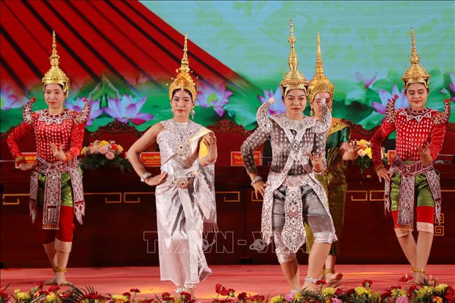 Múa truyền thống của đồng bào dân tộc Khmer. Ảnh: Kim Há - TTXVN