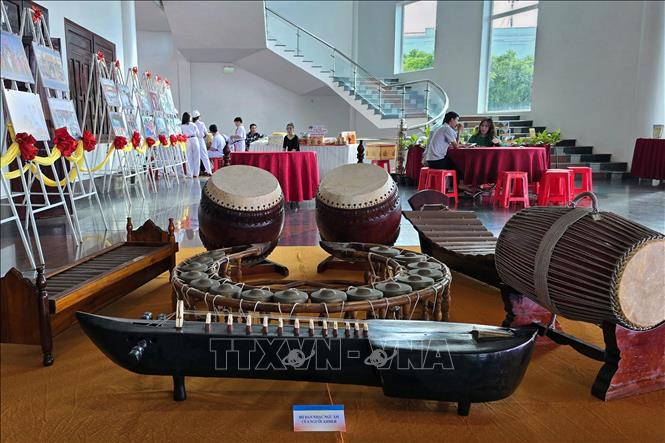 Bộ dàn nhạc ngũ âm - Di sản văn hóa của đồng bào dân tộc Khmer. Ảnh: Kim Há - TTXVN
