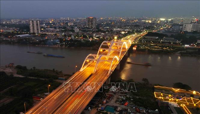 Cầu Đông Trù - cây cầu huyết mạch nối liền huyện Gia Lâm và huyện Đông Anh. Ảnh: Vũ Sinh - TTXVN