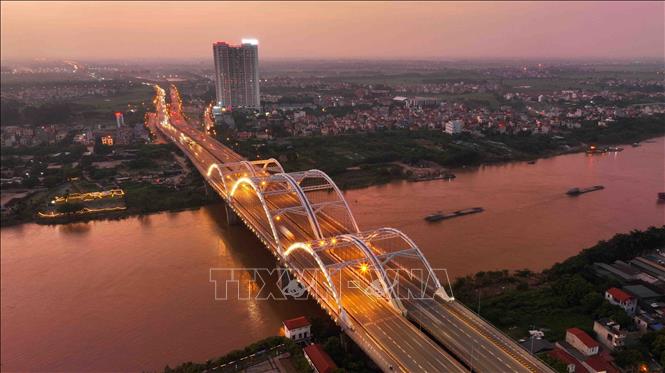 Cầu Đông Trù - cây cầu huyết mạch nối liền huyện Gia Lâm và huyện Đông Anh. Ảnh: Vũ Sinh - TTXVN