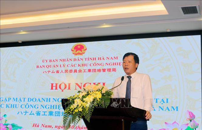Head of the management board Luu Tran Son speaks at the meeting. VNA Photo: Nguyễn Chinh
