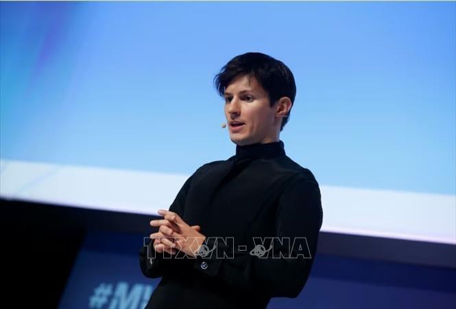 Nhà sáng lập kiêm Giám đốc điều hành ứng dụng nhắn tin Telegram, tỷ phú Pavel Durov (ảnh), đã bị bắt giữ khi vừa đáp xuống sân bay Le Bourget (Pháp). Công tố viên thủ đô Paris, bà Laure Beccuau, thông báo ông Durov bị bắt để điều tra về 12 cáo buộc hình sự. Ngay lập tức, Hãng tin TASS dẫn thông báo từ Bộ Ngoại giao Nga cho biết Đại sứ quán nước này tại Pháp đã thực hiện các bước cần thiết để làm rõ tình hình xung quanh vụ bắt giữ. Ảnh: REUTERS/TTXVN