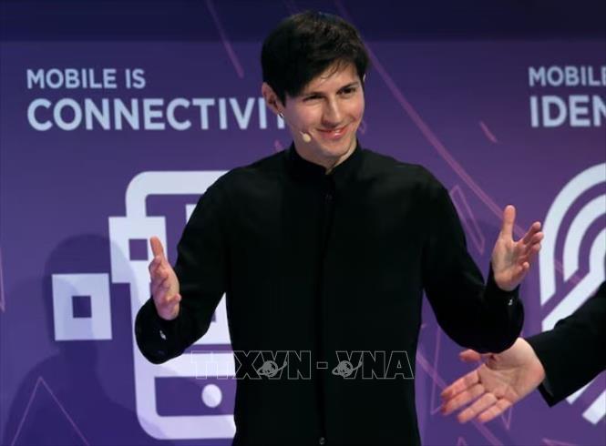Nhà sáng lập kiêm Giám đốc điều hành ứng dụng nhắn tin Telegram, tỷ phú Pavel Durov (ảnh), đã bị bắt giữ khi vừa đáp xuống sân bay Le Bourget (Pháp). Công tố viên thủ đô Paris, bà Laure Beccuau, thông báo ông Durov bị bắt để điều tra về 12 cáo buộc hình sự. Ngay lập tức, Hãng tin TASS dẫn thông báo từ Bộ Ngoại giao Nga cho biết Đại sứ quán nước này tại Pháp đã thực hiện các bước cần thiết để làm rõ tình hình xung quanh vụ bắt giữ. Ảnh: REUTERS/TTXVN
