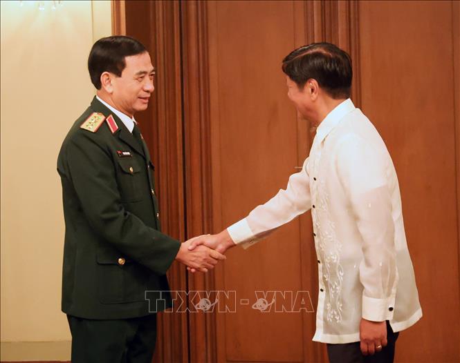 Bộ trưởng Quốc phòng Phan Văn Giang chào xã giao Tổng thống Philippines Ferdinand Marcos Jr. Ảnh: Lê Dương-P/v TTXVN tại ĐNA